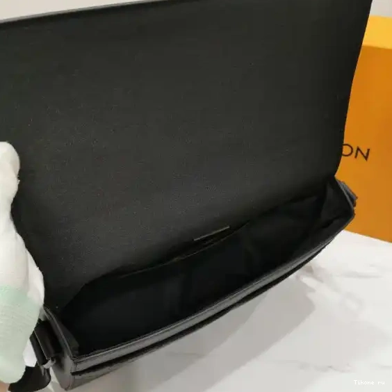 Cheap LOUIS SPRING VUITTON MESSENGER 0704
